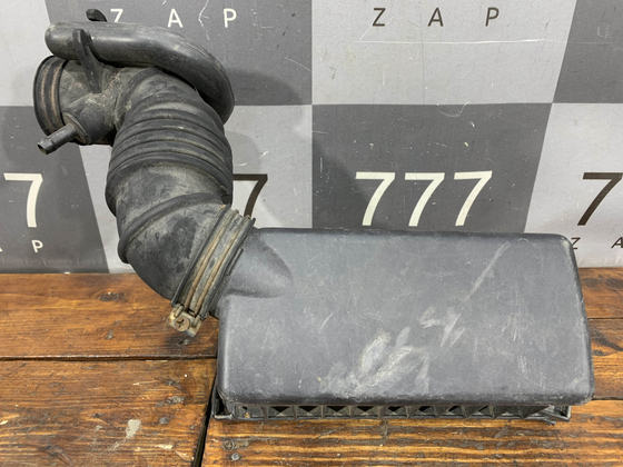 Крышка корпуса воздушного фильтра Kia Rio 2 (JB) 05-11 Б/У Оригинал 281111G000