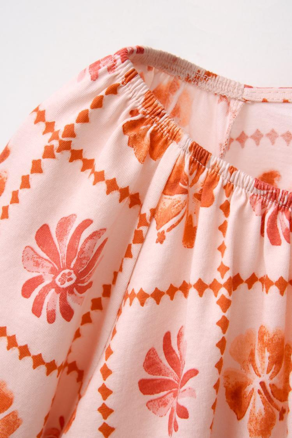 ZARA УКОРОЧЕННАЯ ФУТБОЛКА С ПРИНТОМ, КОРАЛЛОВЫЙ