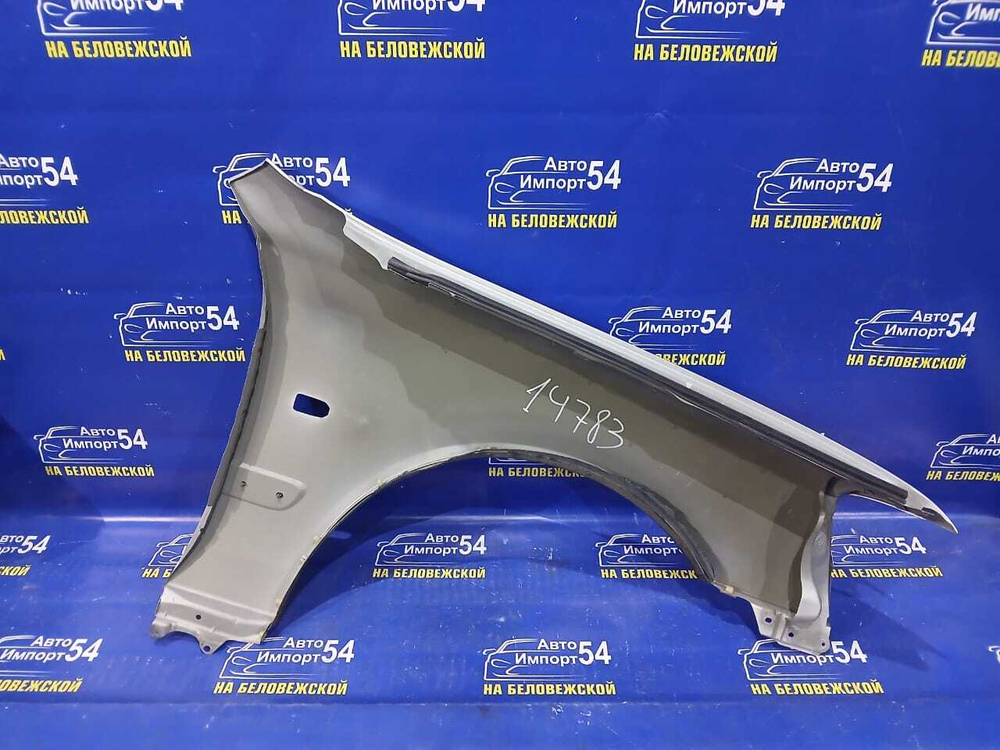 Крыло переднее левое TOYOTA PROGRES 1998-2007