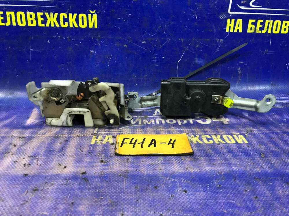 Замок двери задней левой MITSUBISHI DIAMANTE 1997