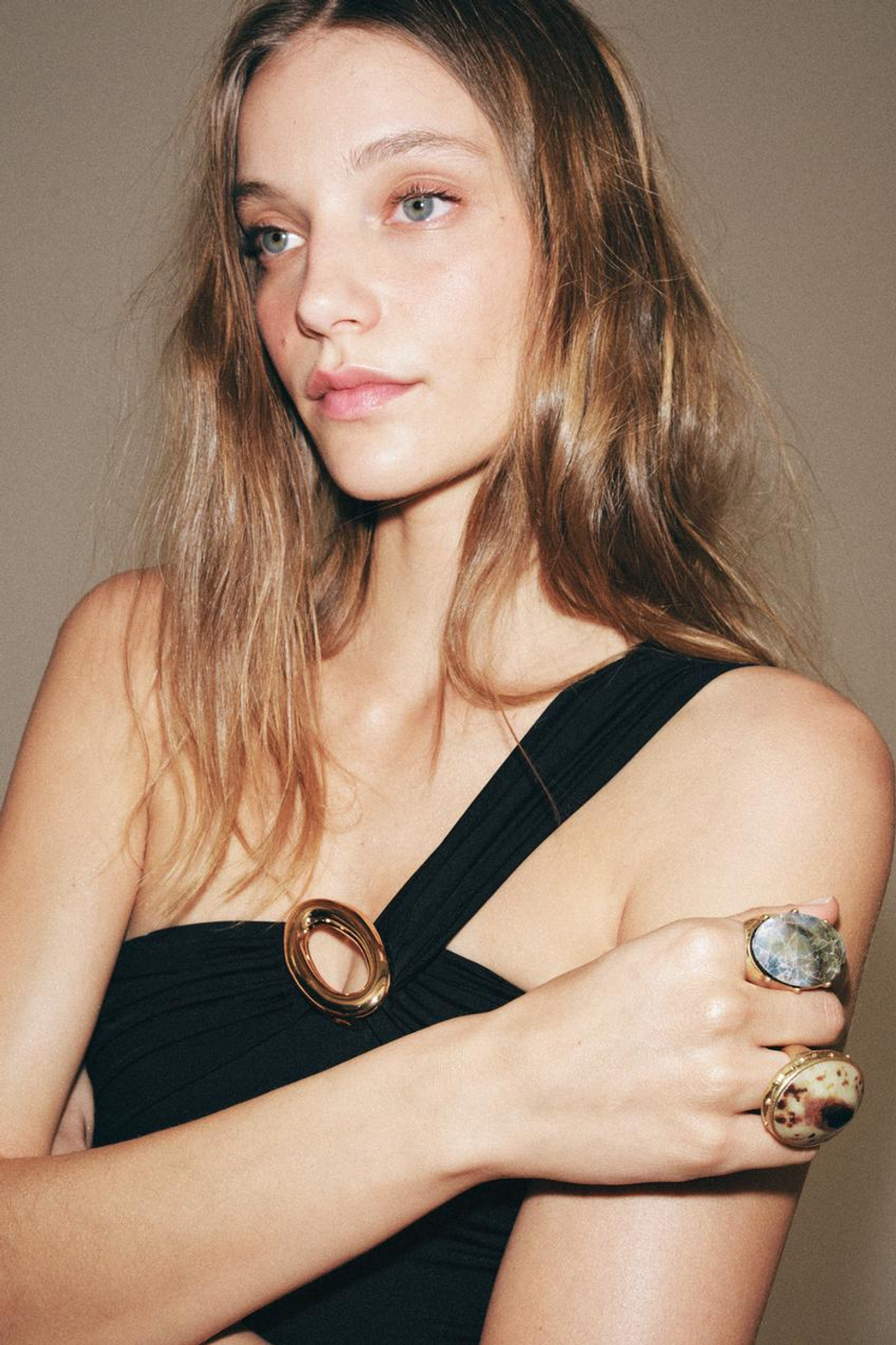 ZARA НАБОР ИЗ 2 МЕТАЛЛИЧЕСКИХ КОЛЕЦ С РАКОВИНАМИ, ЗОЛОТИСТЫЙ