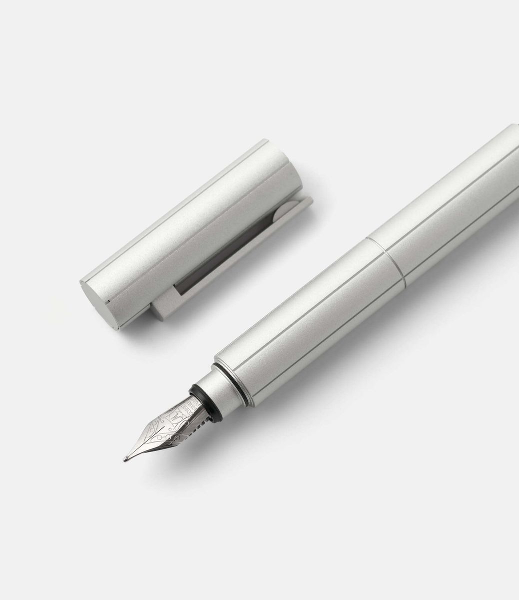 22 studio Seam Fountain Pen Aluminium — перьевая ручка из алюминия