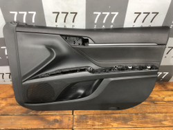 Обшивка двери передней правой Camry (XV70) 20-нв Б/У Оригинал 6761006R00C8