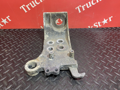 Кронштейн бампера правый