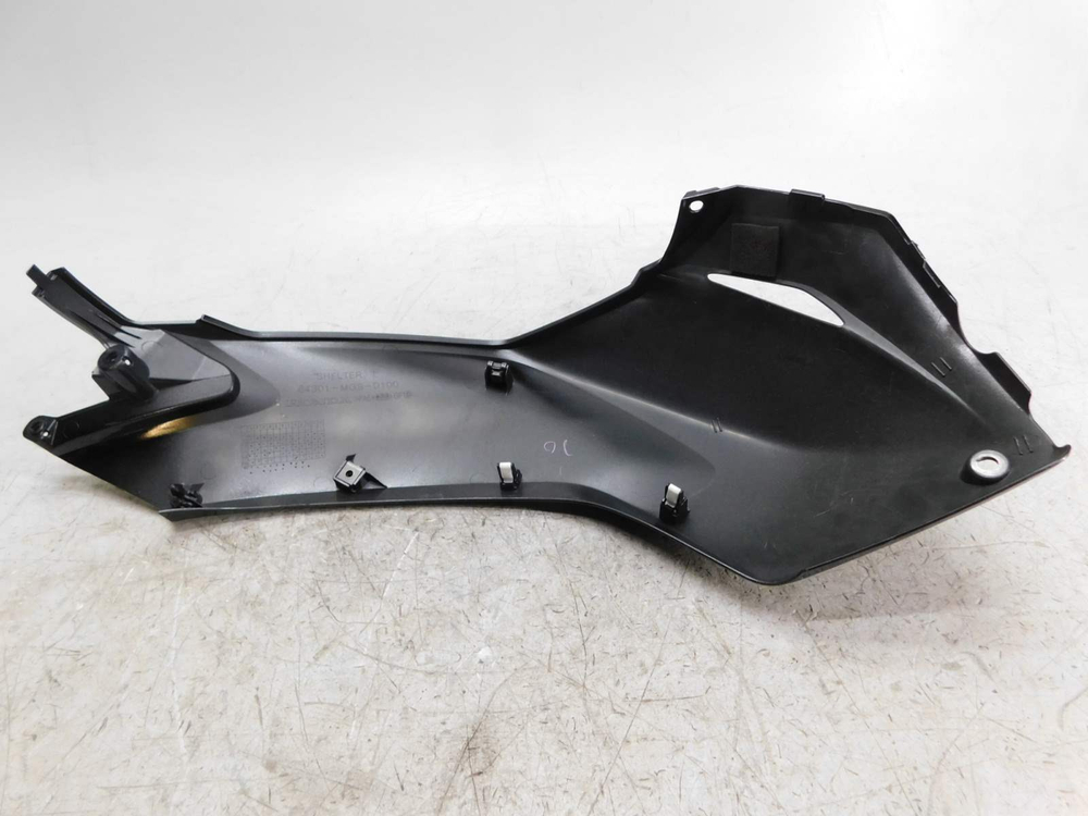 Пластик боковой левый Honda NC700S RC61 64301-MGS-D100.