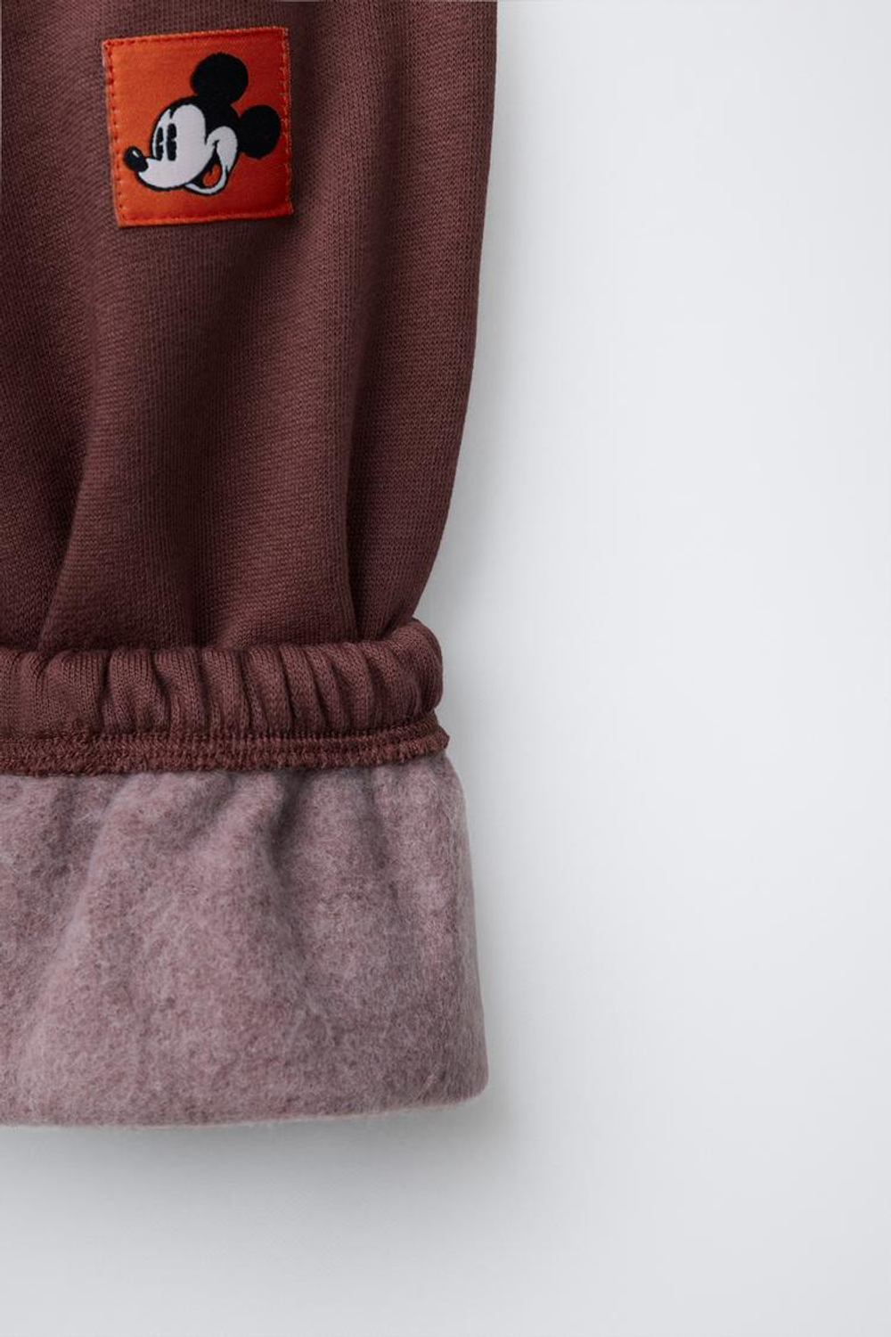 ZARA КОМПЛЕКТ ИЗ ТОЛСТОВКИ И ДЖОГГЕРОВ С ПРИНТОМ MICKEY MOUSE © DISNEY, БУРГУНДИ