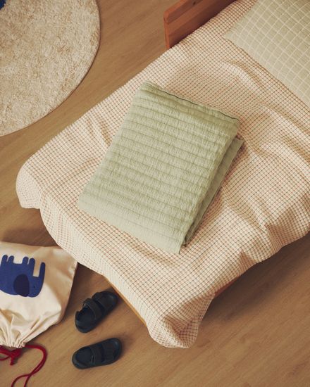 Плед Rilune из хлопка с эффектом тисненых полос светло-зеленого цвета