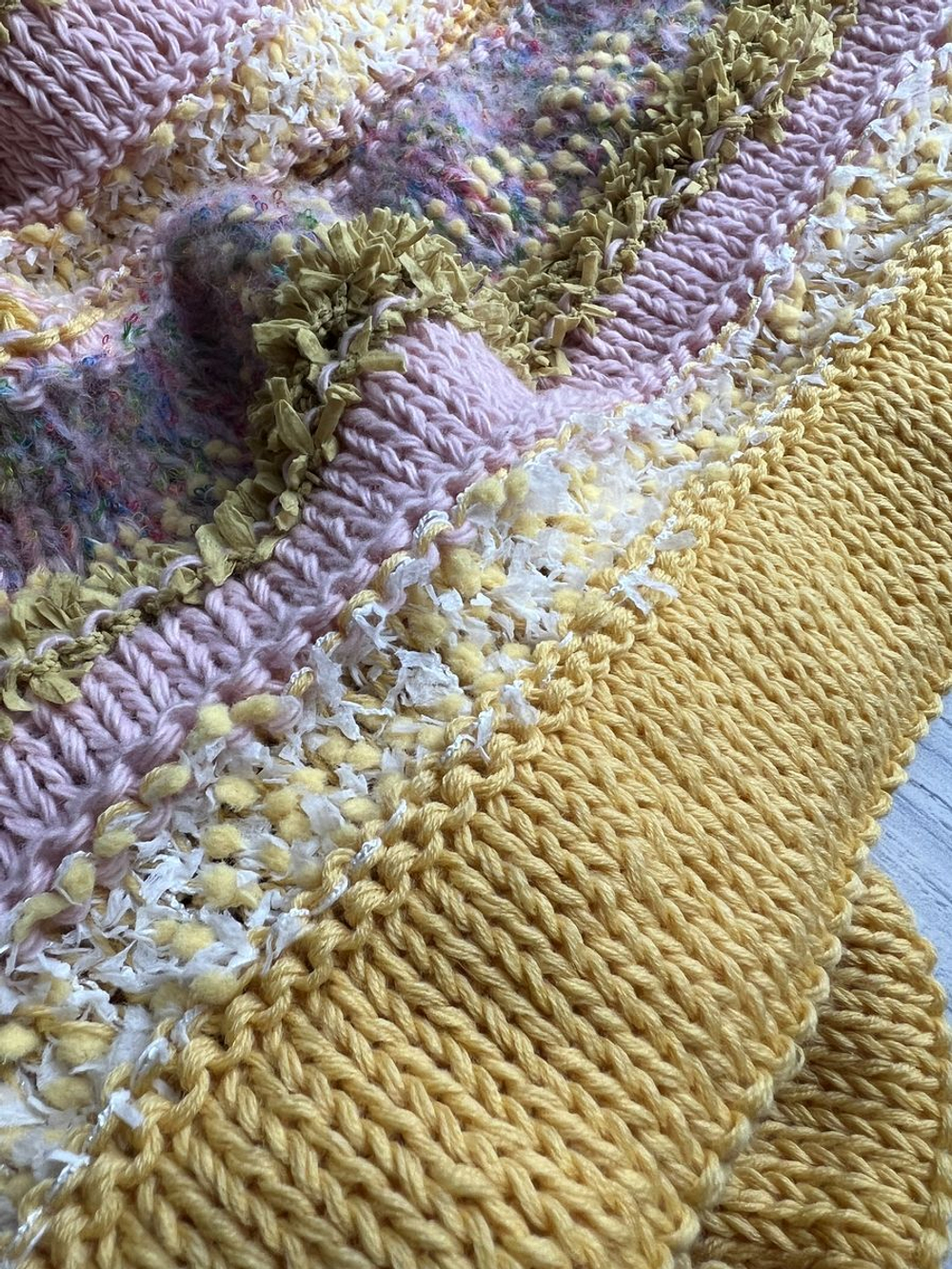 Вязаный жилет оверсайз Мимоза шишибрики