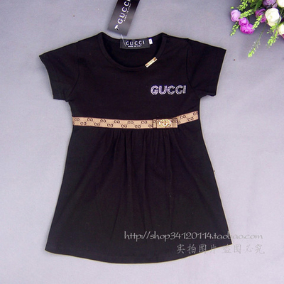 Платье детское с надписью из страз и контрастным поясом