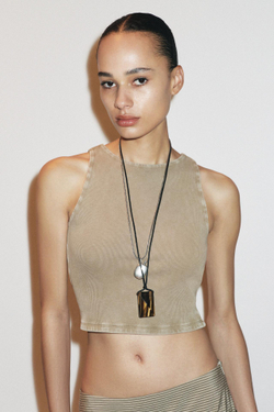 ZARA ФУТБОЛКА В РУБЧИК С ОТКРЫТОЙ СПИНОЙ, СВЕТЛЫЙ ХАКИ