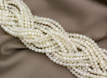 Нить бусин из перламутра, 3мм гладкие