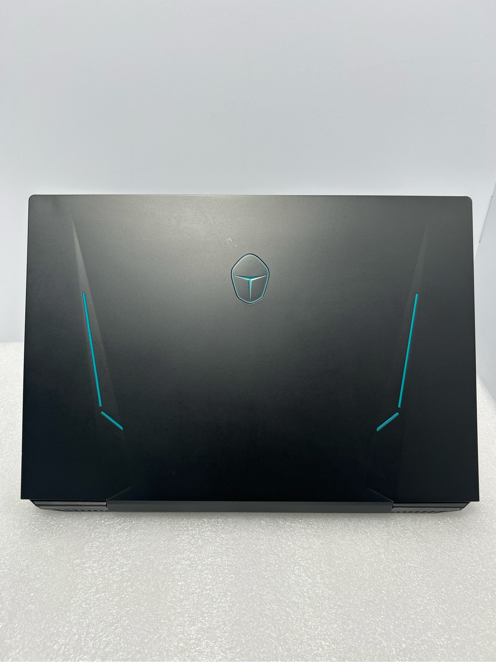 Ноутбук игровой Thunderobot 911 Air D 15.6"/Intel Core i5 11260H 2.6 ГГц/RAM 8GB/SSD 256GB/GeForce GTX 1650 4GB/1920*1080/IPS/DOS/Подсветка кл-ры: LED/черный. Состояние: Уценка/тихий звук правого динамика