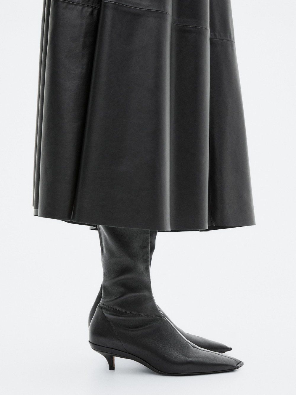 Massimo Dutti Длинная расклешенная юбка из кожи наппа - Limited Edition, черный