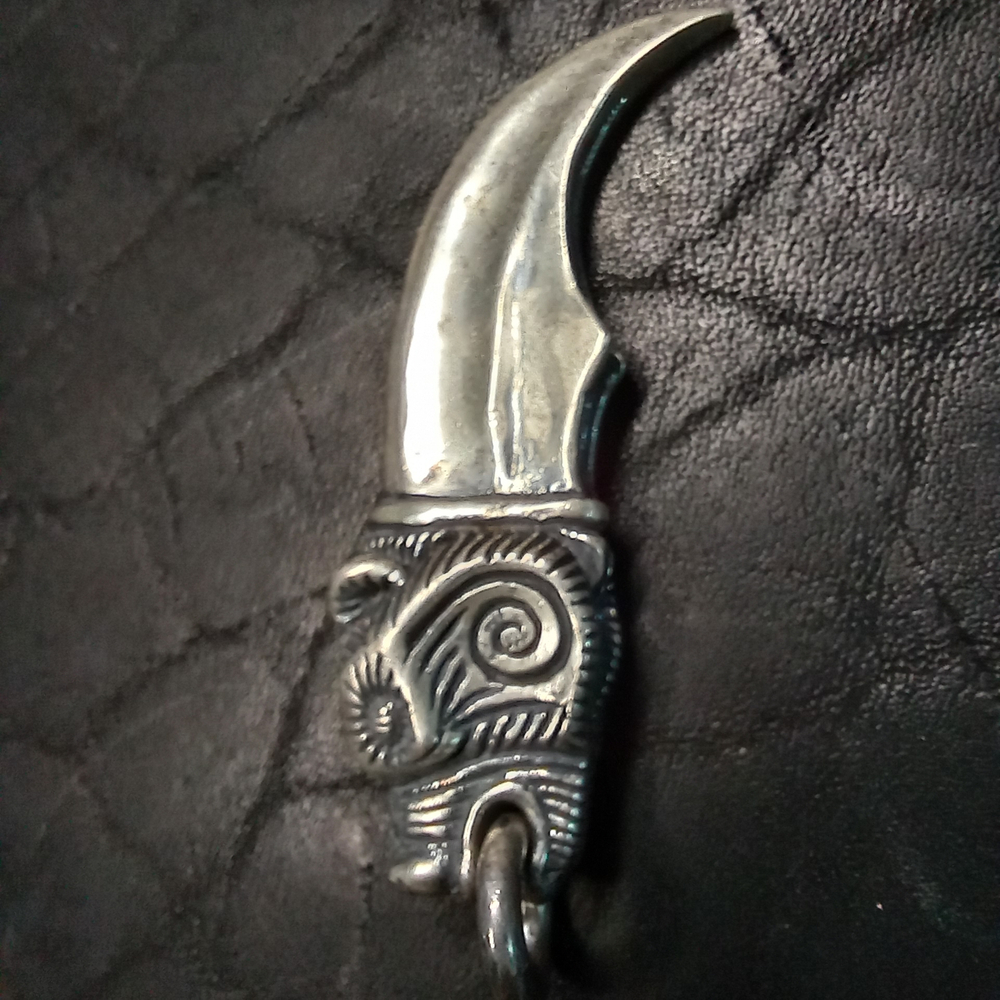 Подвеска. Медвежий коготь