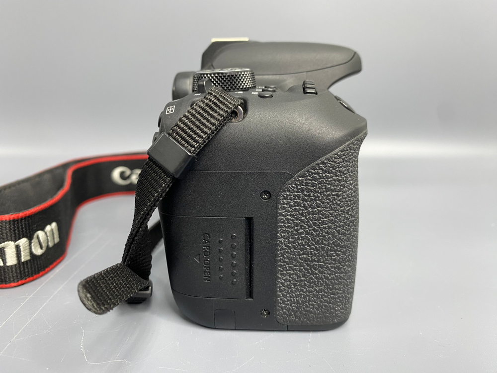 Canon EOS 800D 6000 кадров