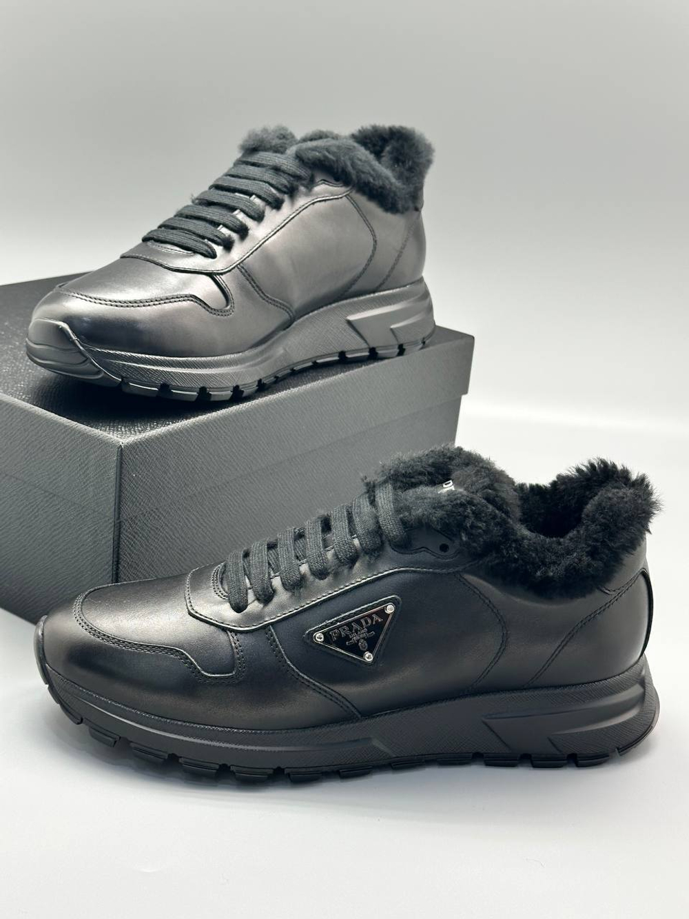 Кроссовки Prada