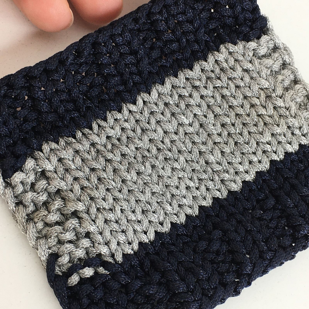 METAL PARK - Be.Mi.Va.; 59% вискоза licida, 41% нейлон; шнурок с объемным наполнителем; 230м/100гр; col. NATURAL GREY, цвет: серебро; S907