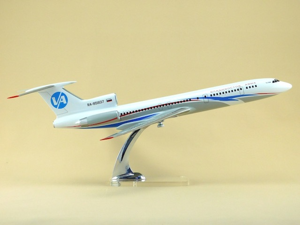 Модель самолета Ту-154М (М1:100, Владивосток Авиа)