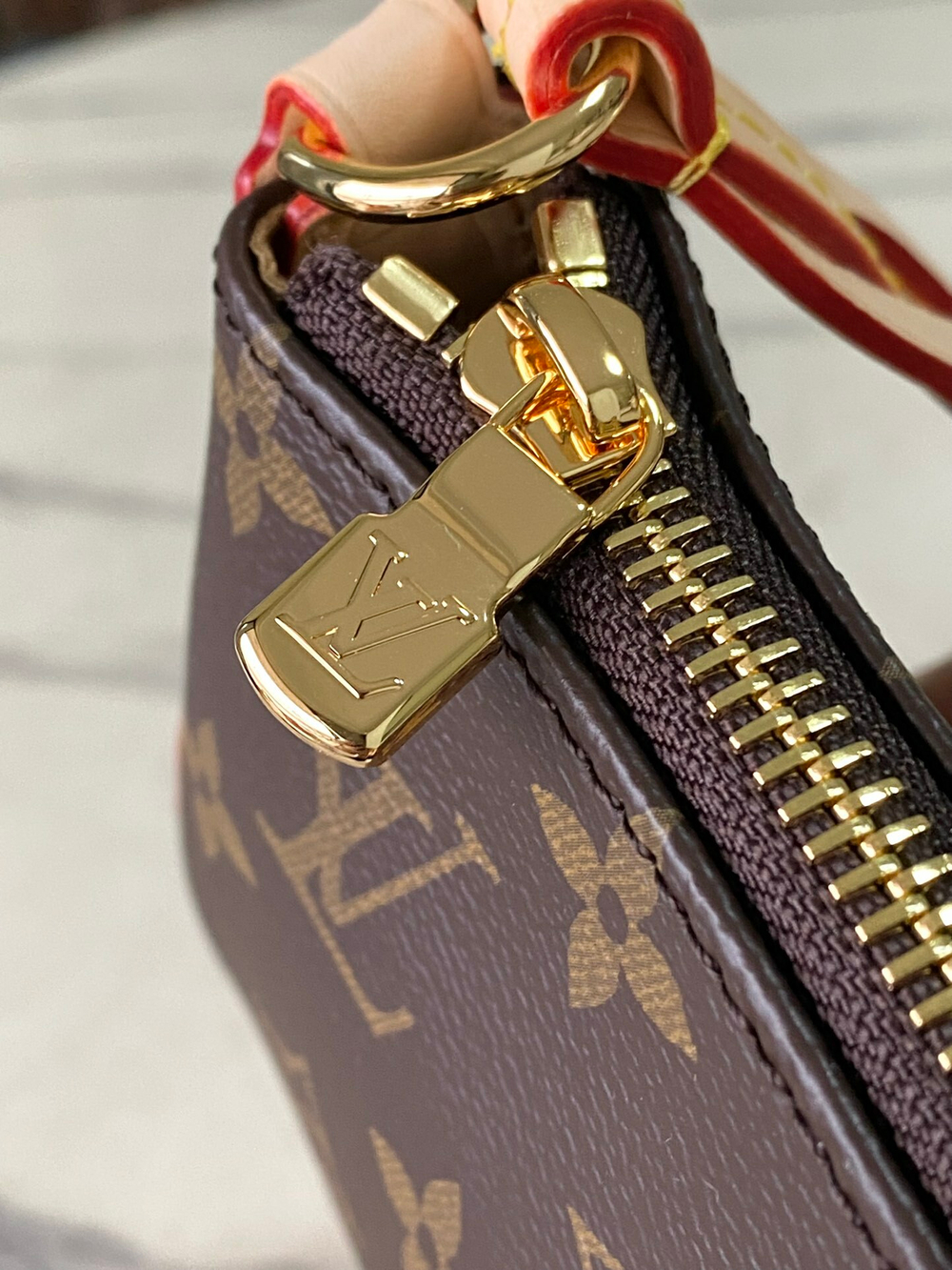 Louis Vuitton Pochette Tirette