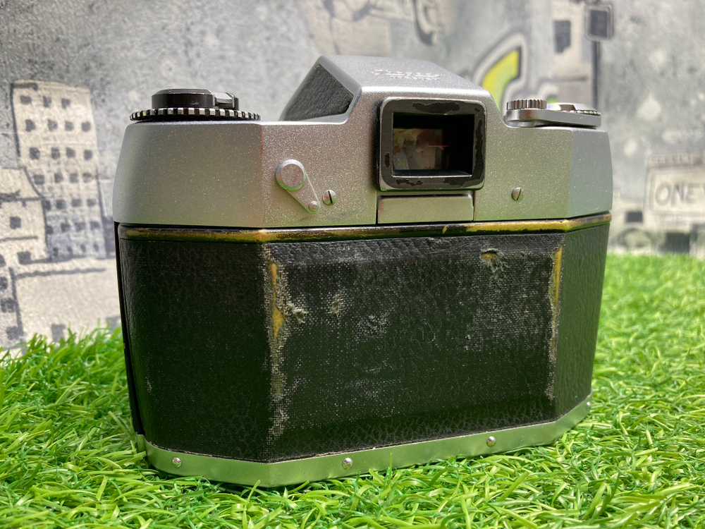 Exa 500 + Carl Zeiss Tessar 50mm 2.8
