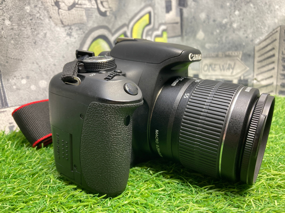 Canon 600D kit 18-55mm 3.5-5.6 III (15.700 кадров)
