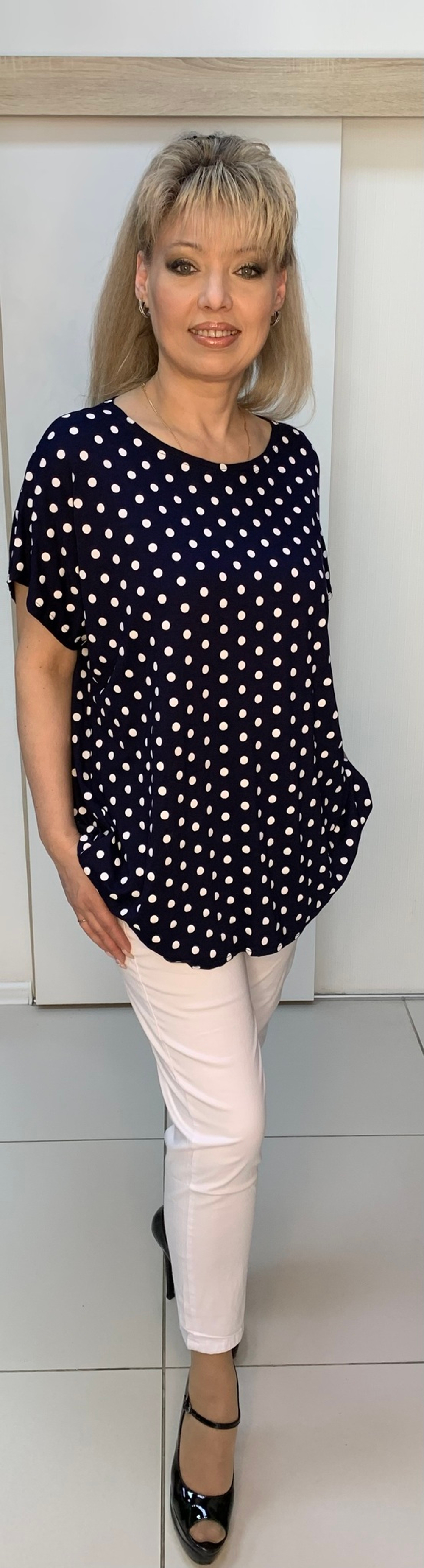 Темно-синяя туника-футболка с белым горохом