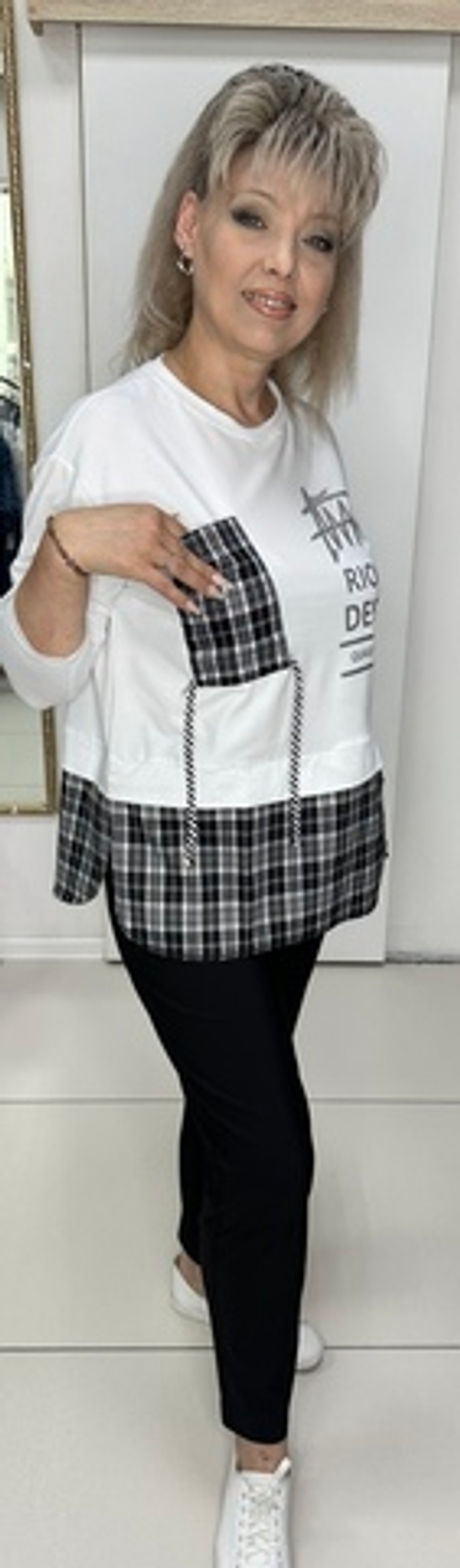 Толстовка-свитшот белая с отделкой в клетку