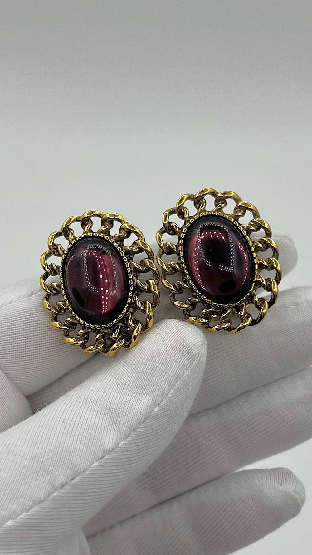 Клипсы с фиолетовыми кабошонами 1928