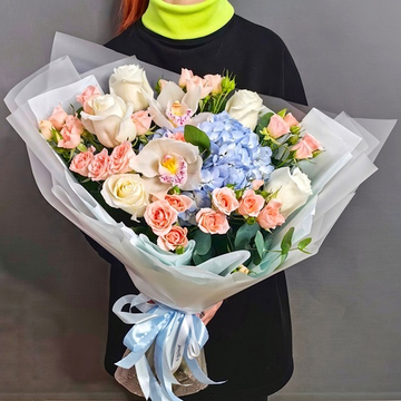 Авторский букет с гортензией