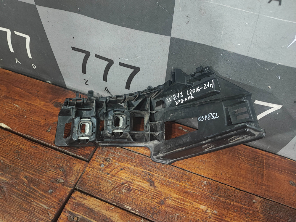 Кронштейн заднего бампера левый E-Class (C238) 17-нв Б/У Оригинал A2388803300