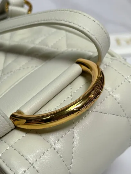Рюкзак Dior Caro белый, модель среднего формата