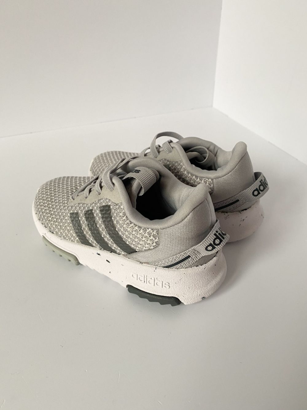 Кроссовки Adidas, 24