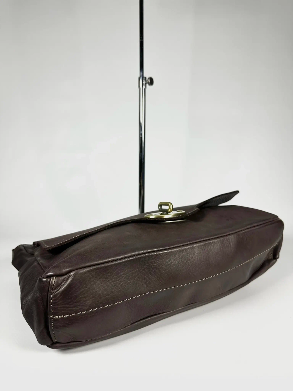 Женская наплечная сумка из натуральной винтажной кожи цвет темно-коричневый