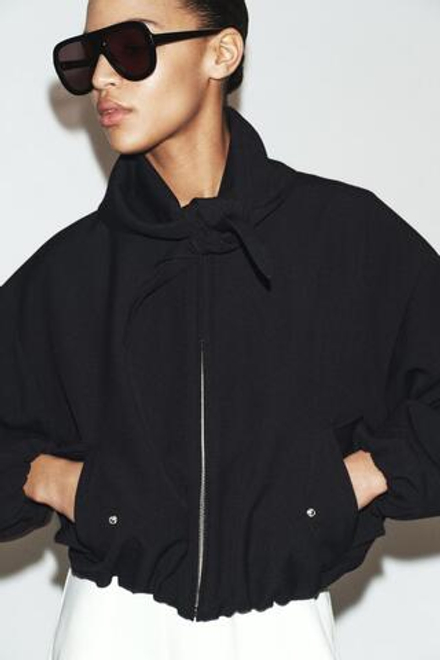 ZARA БОМБЕР СО СЪЕМНЫМ ПЛАТКОМ, ЧЕРНЫЙ