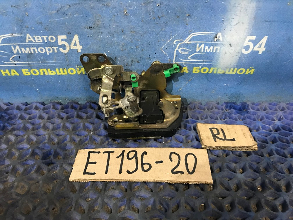 Замок двери задней левой TOYOTA CALDINA 1996