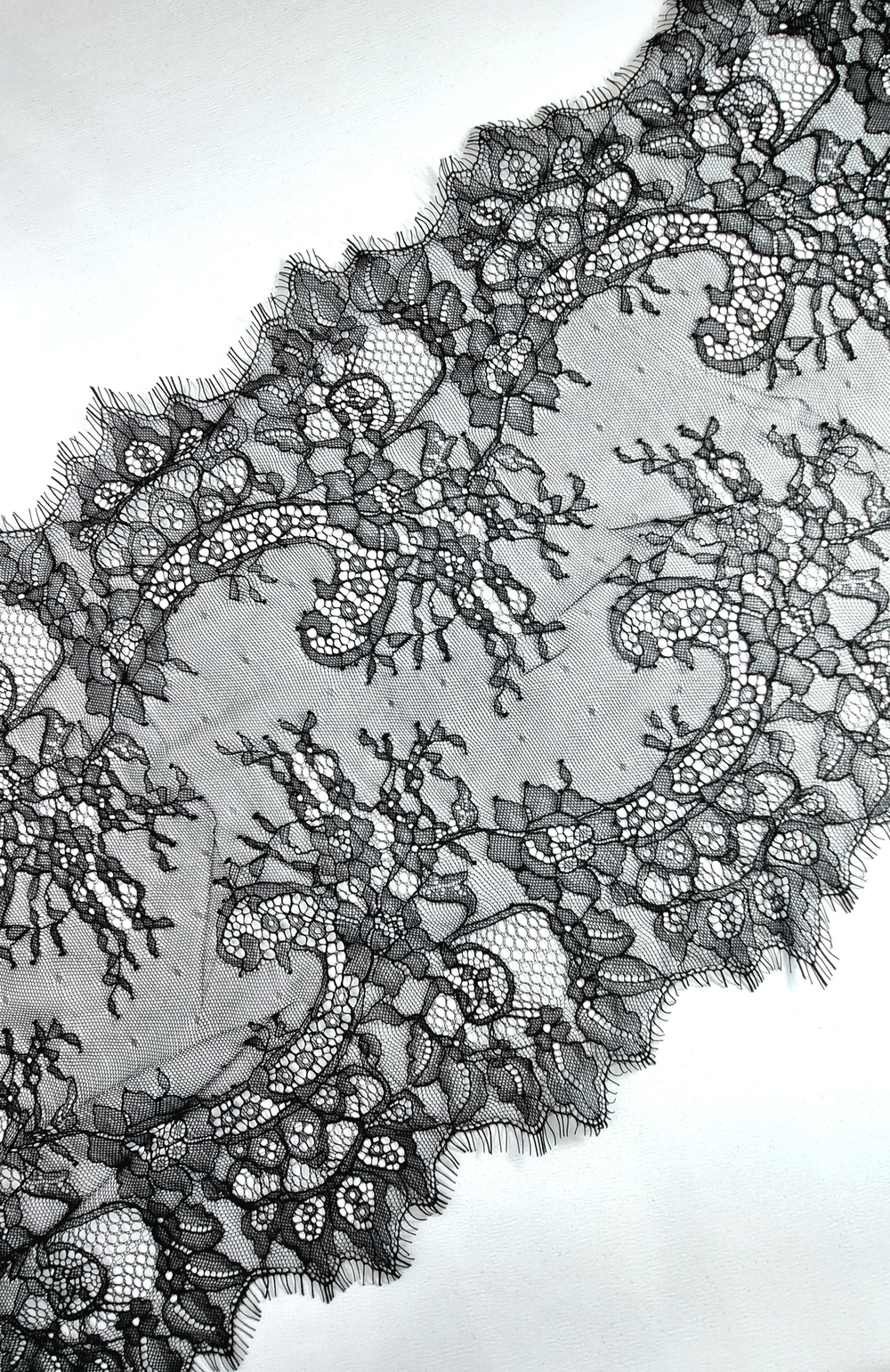 Кружево шантильи чёрное К552