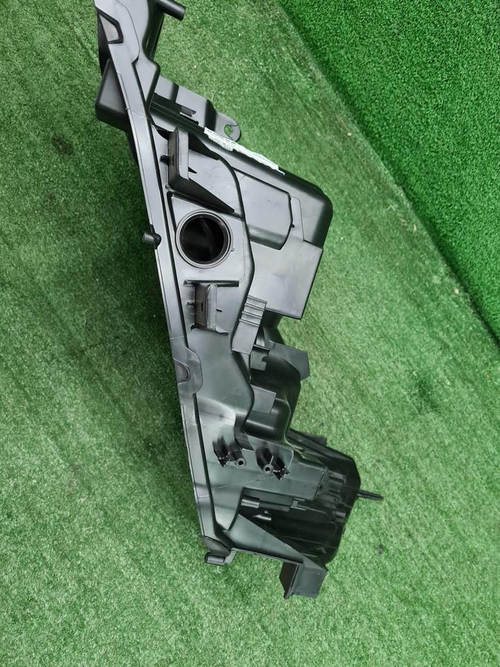 Корпус фары правый Toyota Land Cruiser 200 (15-21)