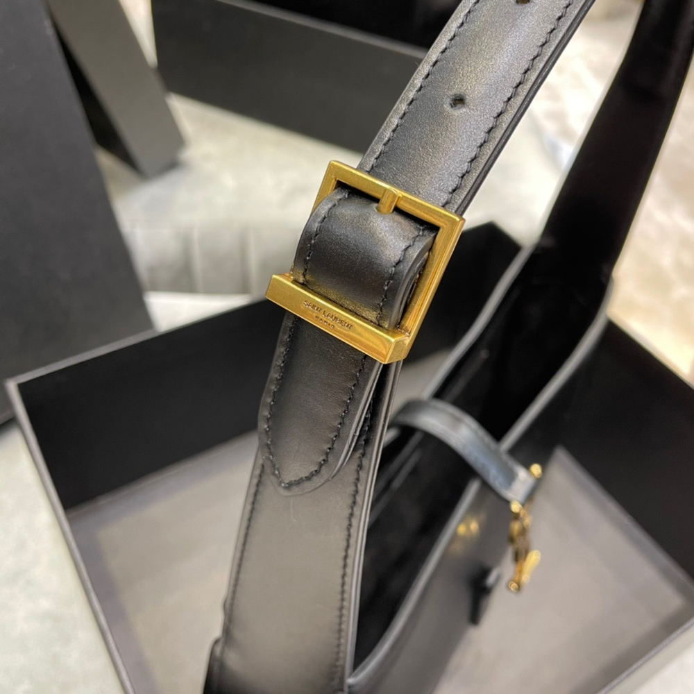 Saint Laurent Le 5 à 7 Hobo Bag