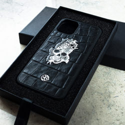 Стильный чехол iPhone с черепом Calavera Euphoria HM Premium - натуральная кожа  металл