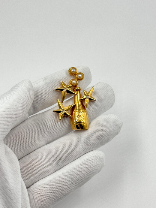 Брошь пин в виде бутылки Avon