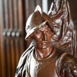 Бронзовая скульптура «LE PORTE-ÉTENDARD» («Знаменосец»)