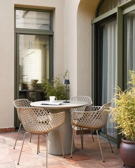 Цементный стол Itai Ø120 см