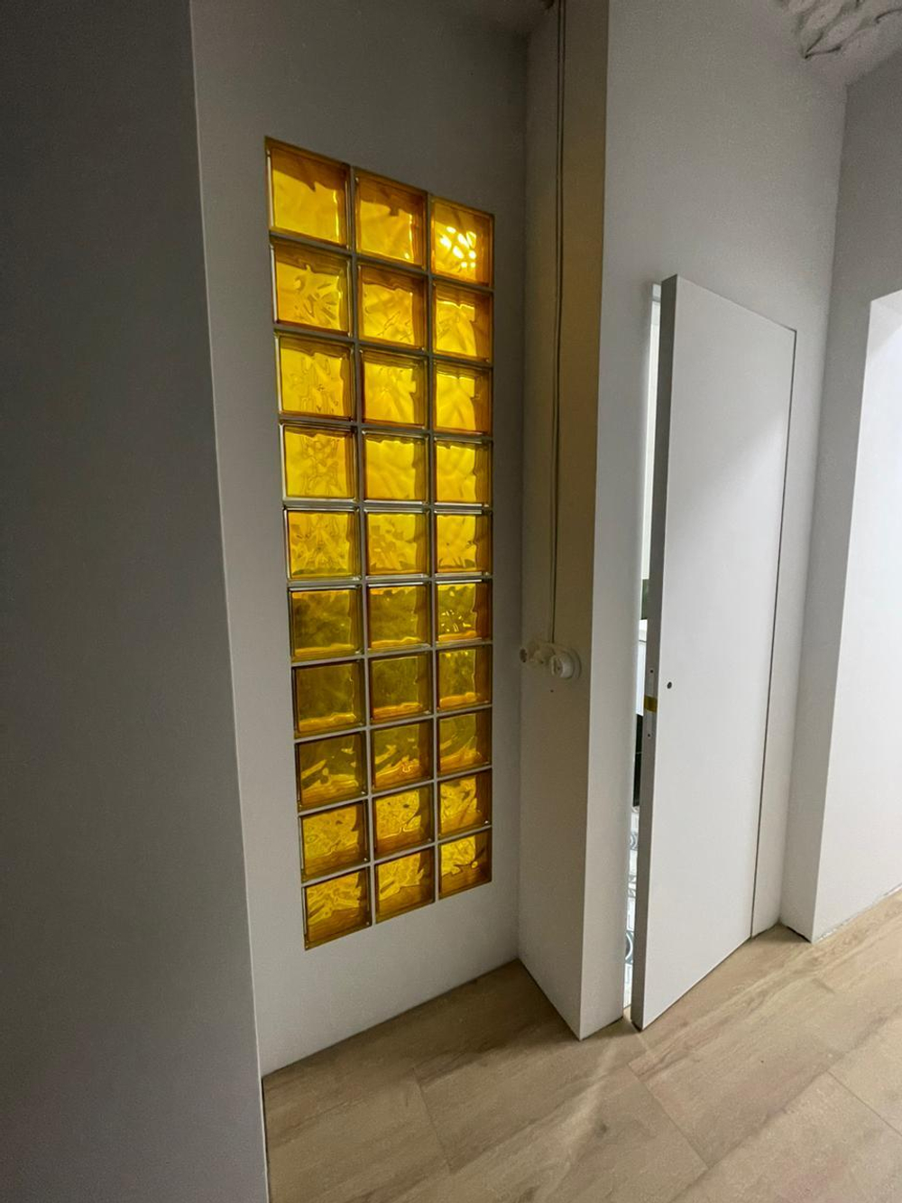 Стеклоблок медовый волна окрашенный изнутри  Vitrablok  19x19x8