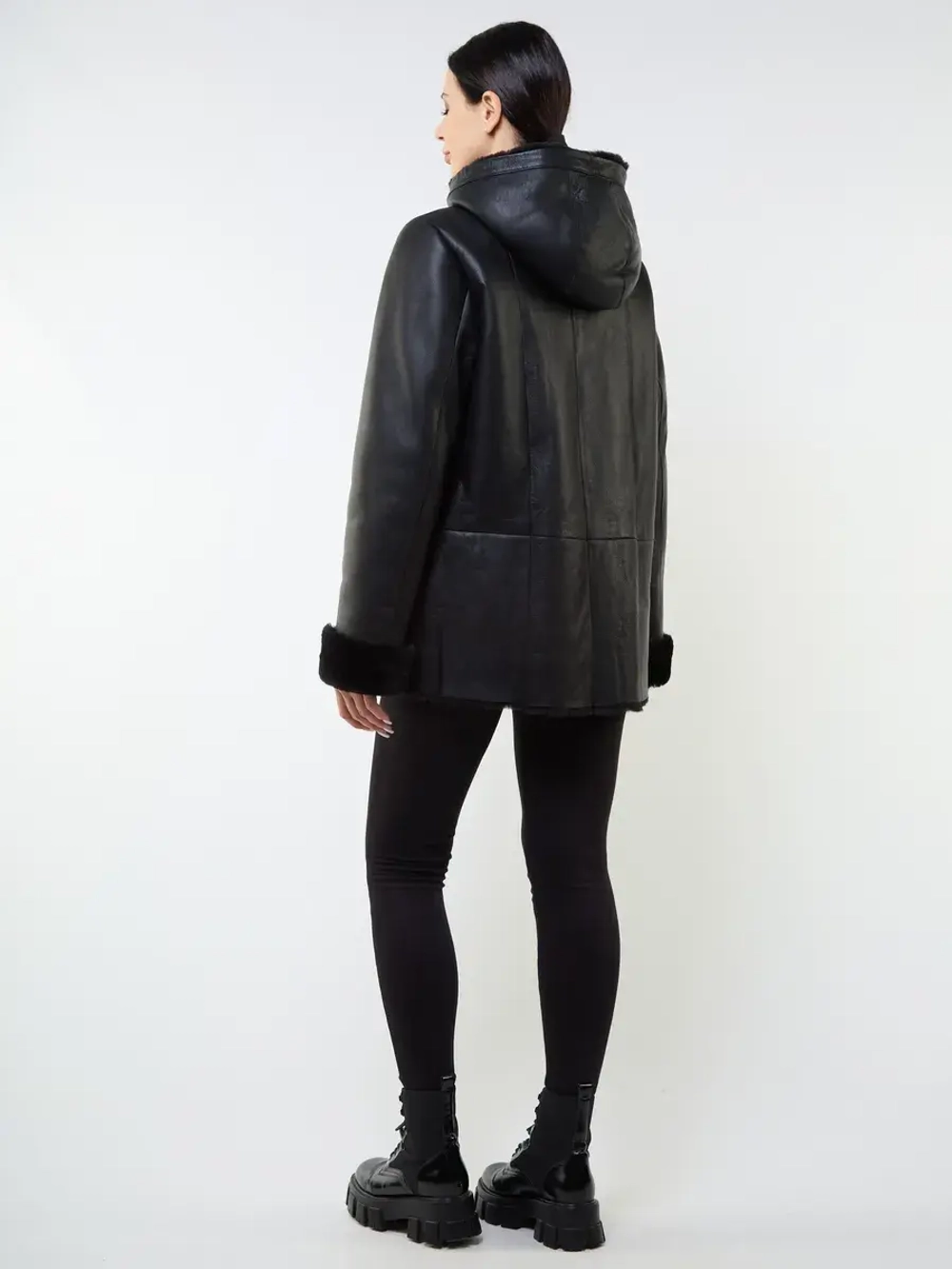 Дубленка натуральная зимняя с капюшоном