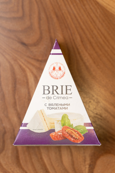 Сыр "Бри Крымский с вялеными томатами" 125 г