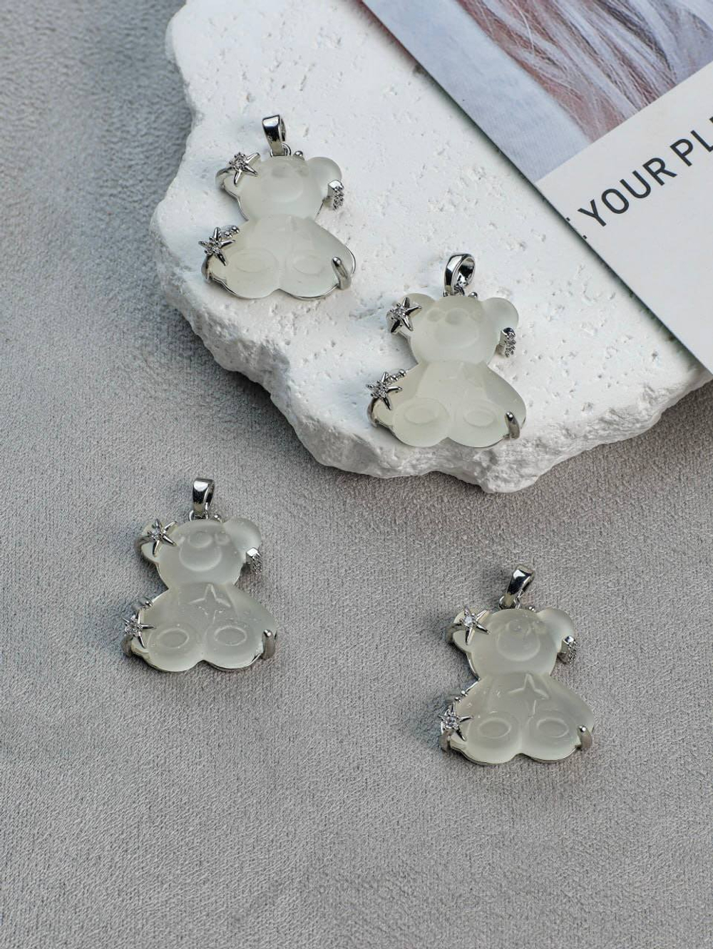 Подвеска "Мишка", матовое стекло, фианиты, родий, 27*21 мм