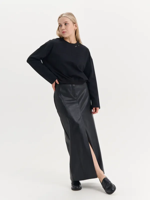 Свитшот укороченный с декором 