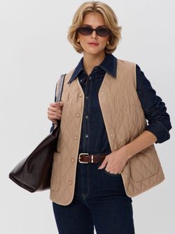 Легкий стеганый жилет с накладными карманами