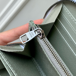 Louis Vuitton Zippy Wallet