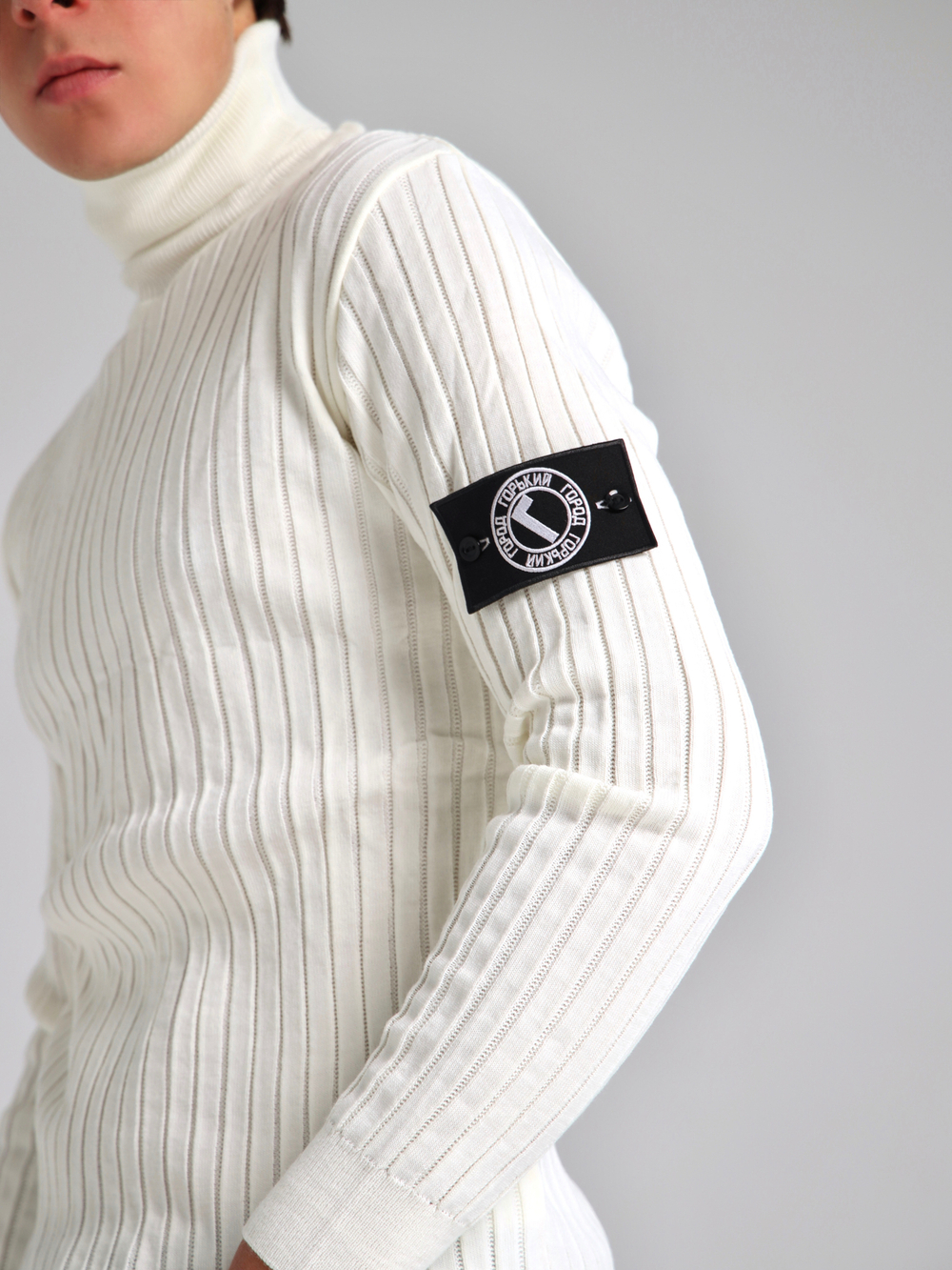 Водолазка с патчем Город Горький белая